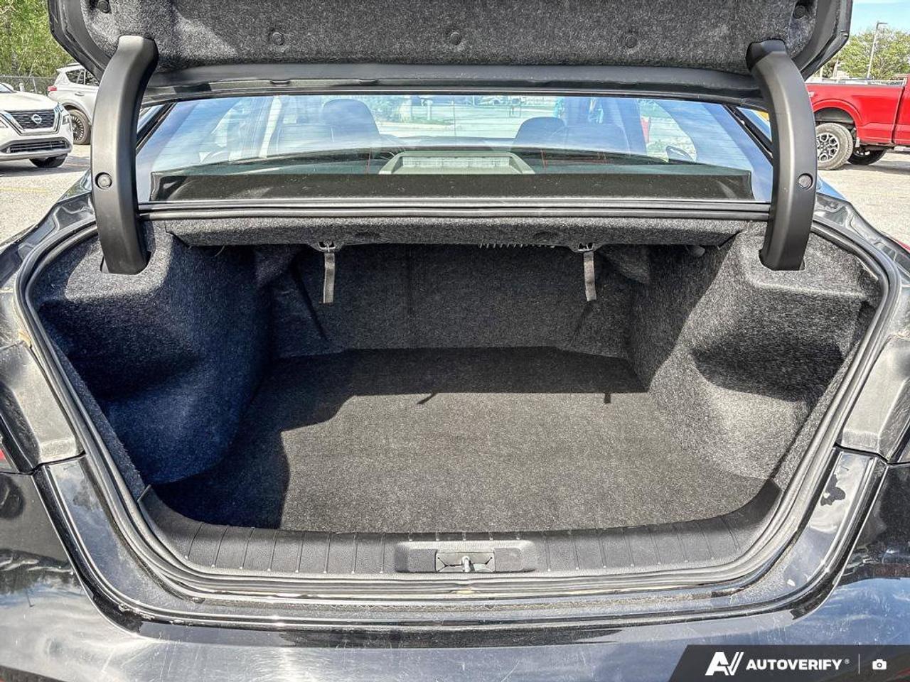 2023 Nissan Maxima SL   Navigation   Sunroof   Leather Seats   Apple Photo