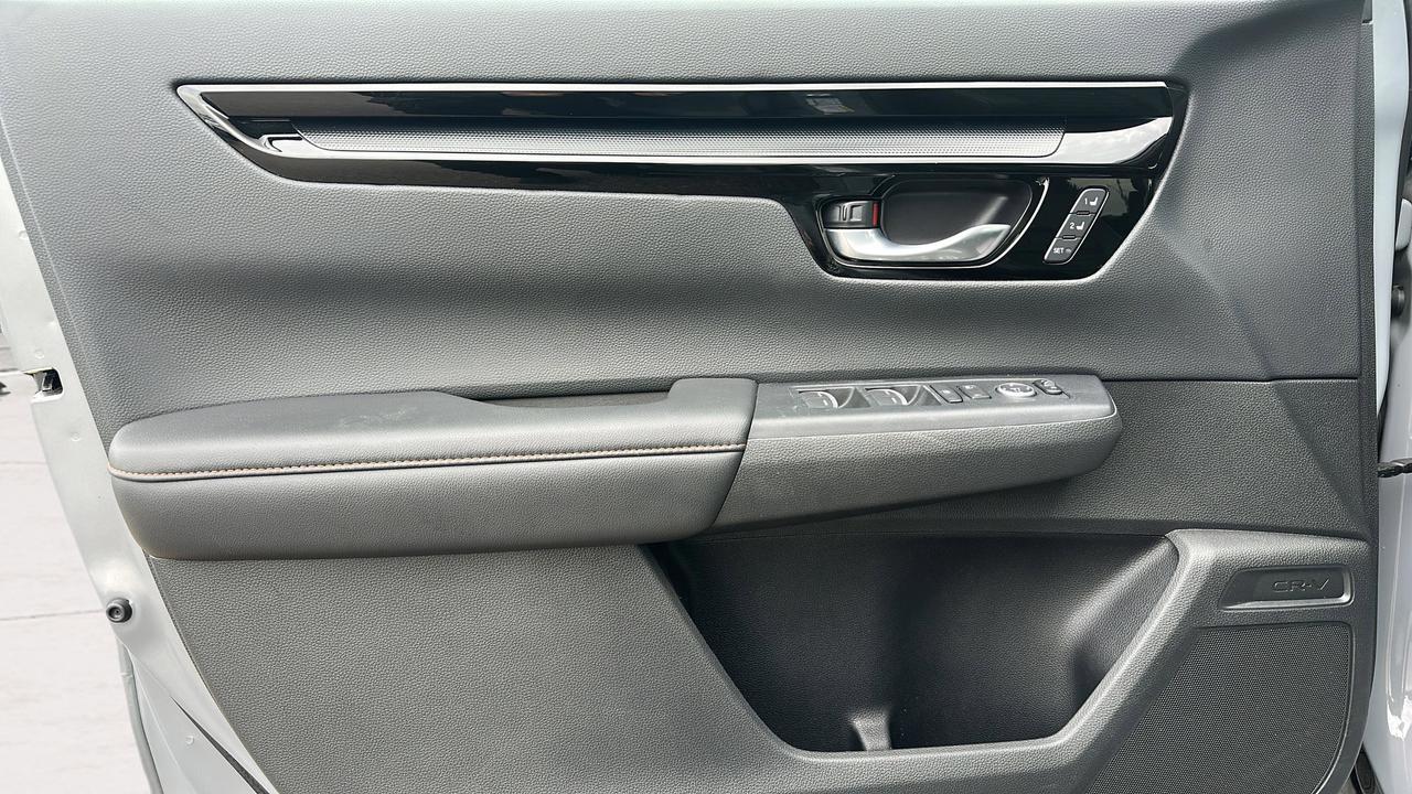 2023 Honda CR-V Hybrid Touring Photo