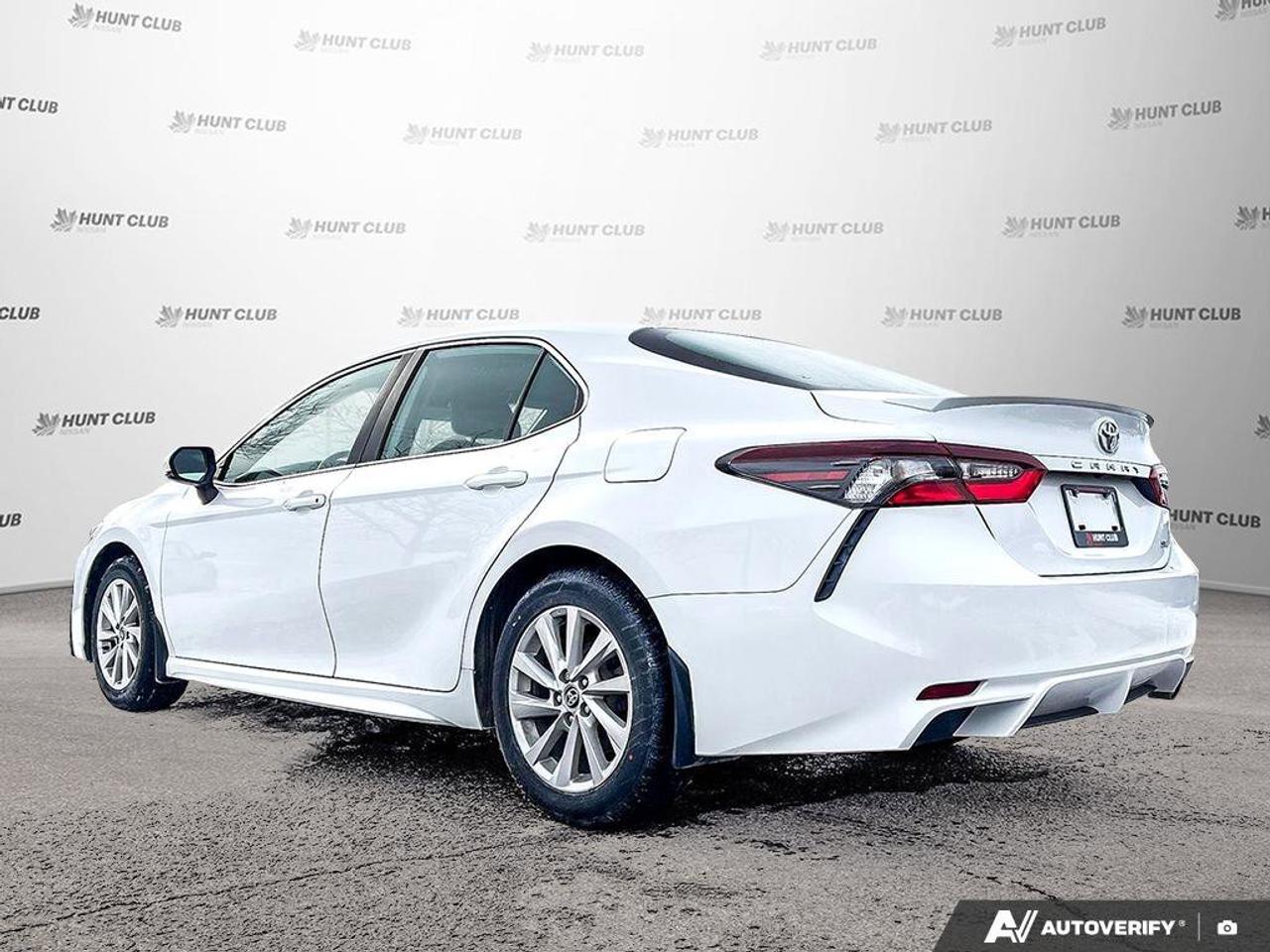 2022 Toyota Camry SE   Heated Seats   Apple CarPlay   Leather Seats Photo