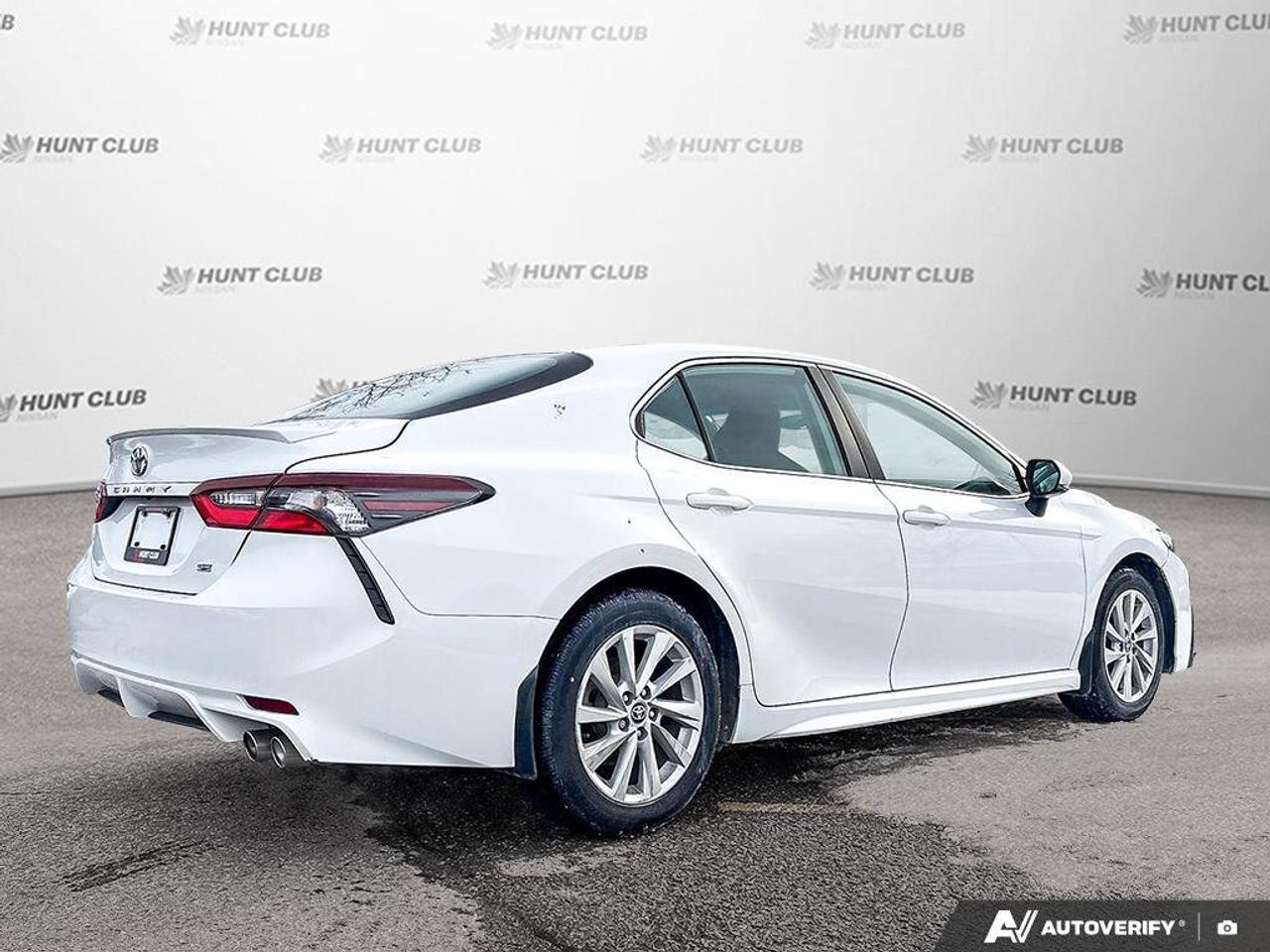 2022 Toyota Camry SE   Heated Seats   Apple CarPlay   Leather Seats Photo