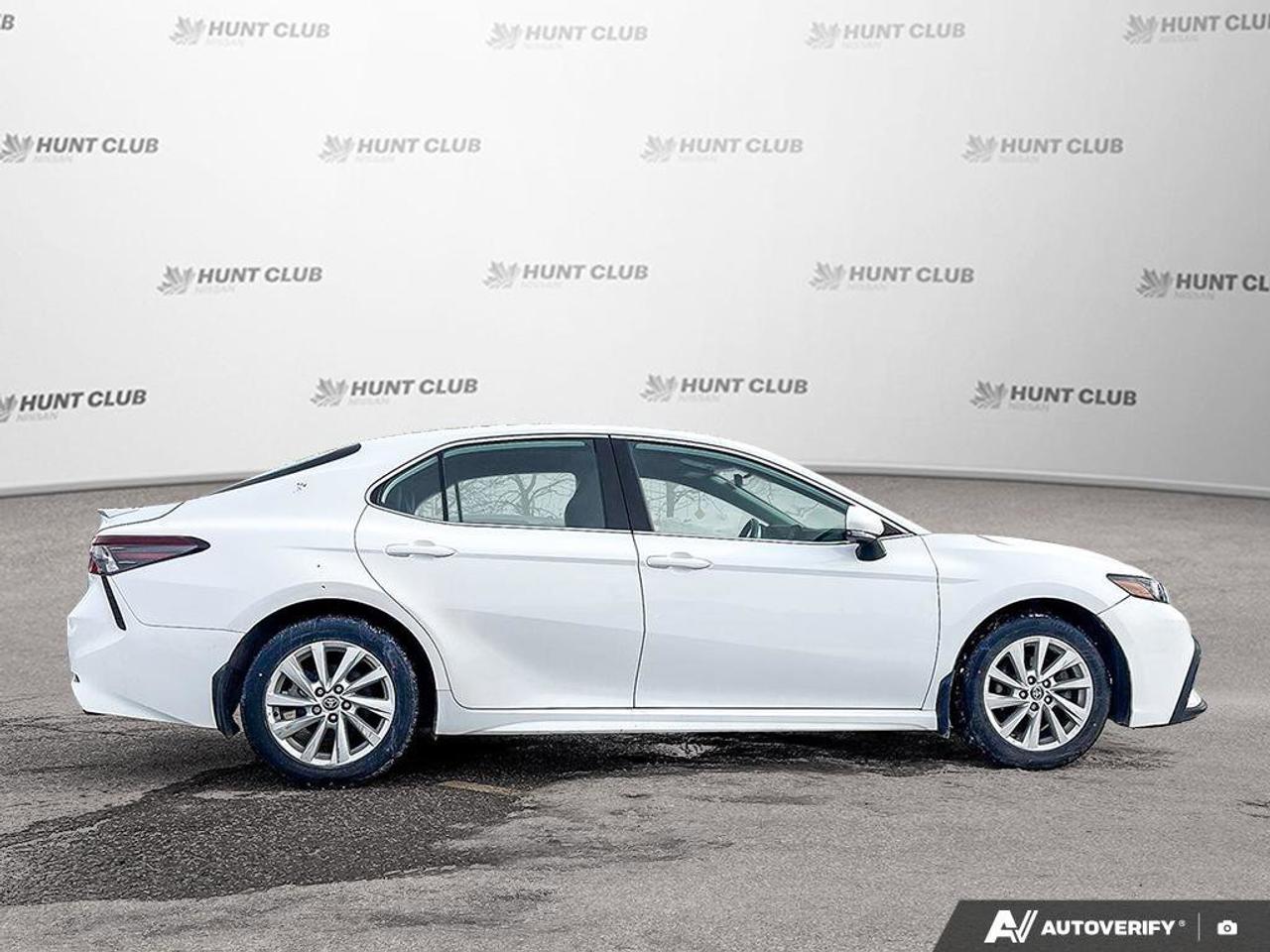 2022 Toyota Camry SE   Heated Seats   Apple CarPlay   Leather Seats Photo