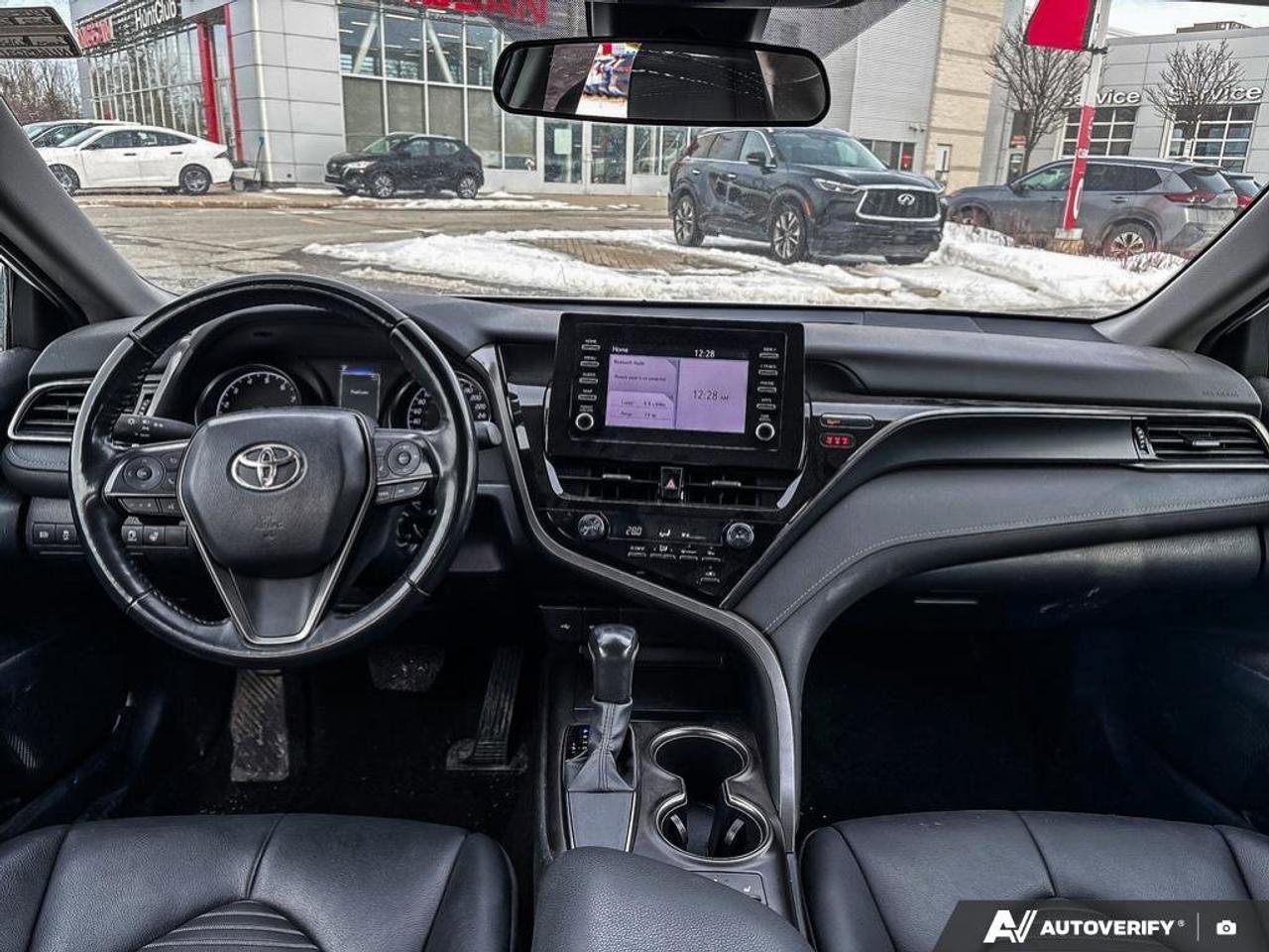 2022 Toyota Camry SE   Heated Seats   Apple CarPlay   Leather Seats Photo