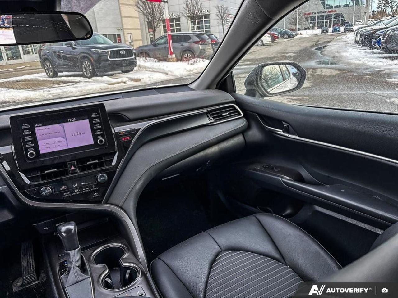 2022 Toyota Camry SE   Heated Seats   Apple CarPlay   Leather Seats Photo