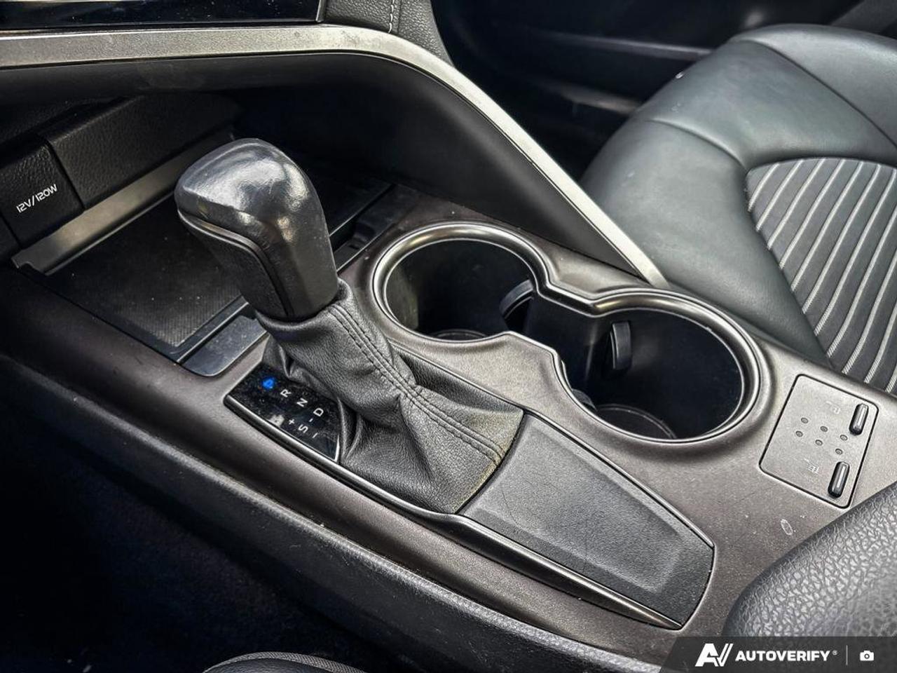 2022 Toyota Camry SE   Heated Seats   Apple CarPlay   Leather Seats Photo