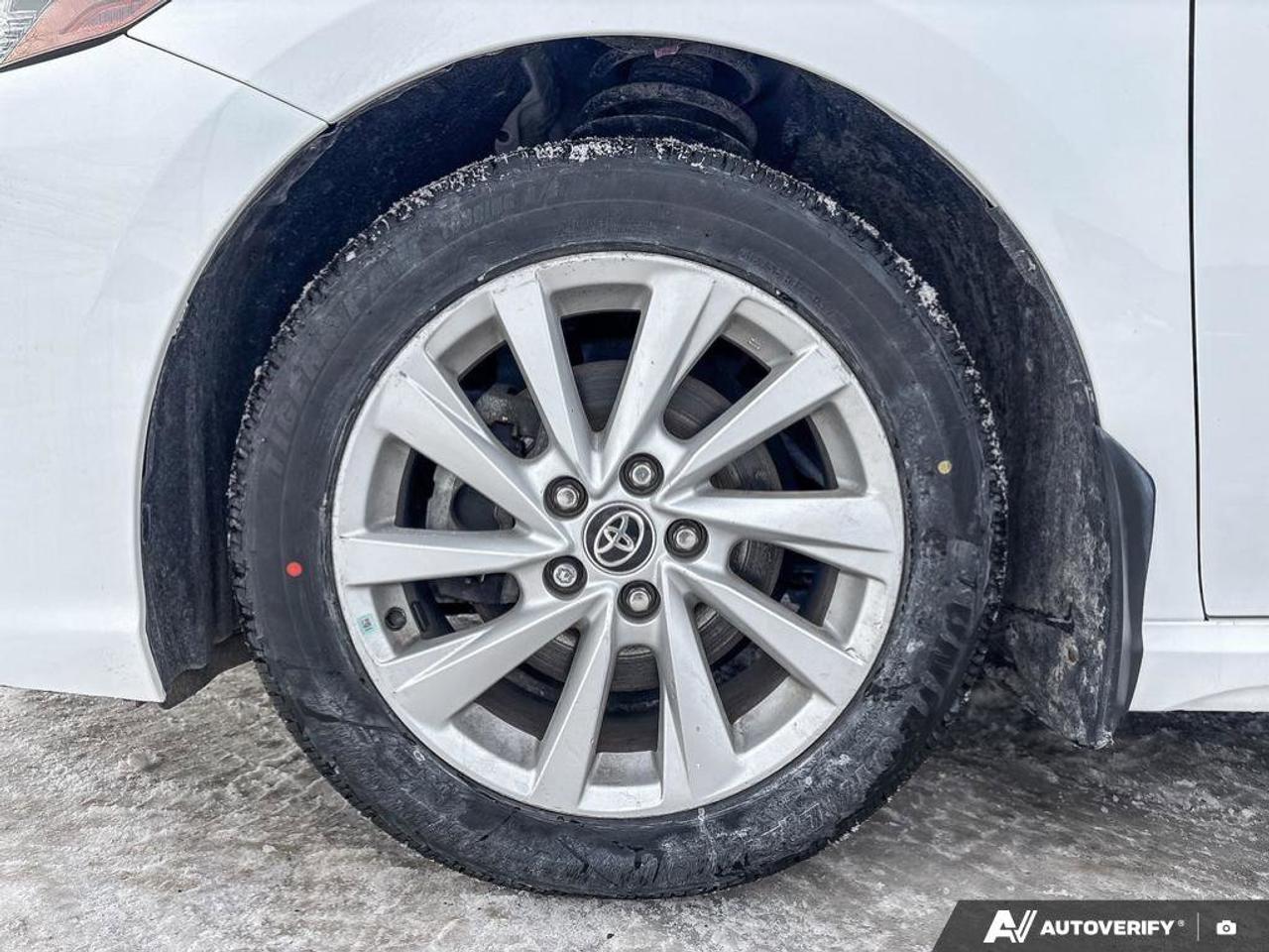 2022 Toyota Camry SE   Heated Seats   Apple CarPlay   Leather Seats Photo