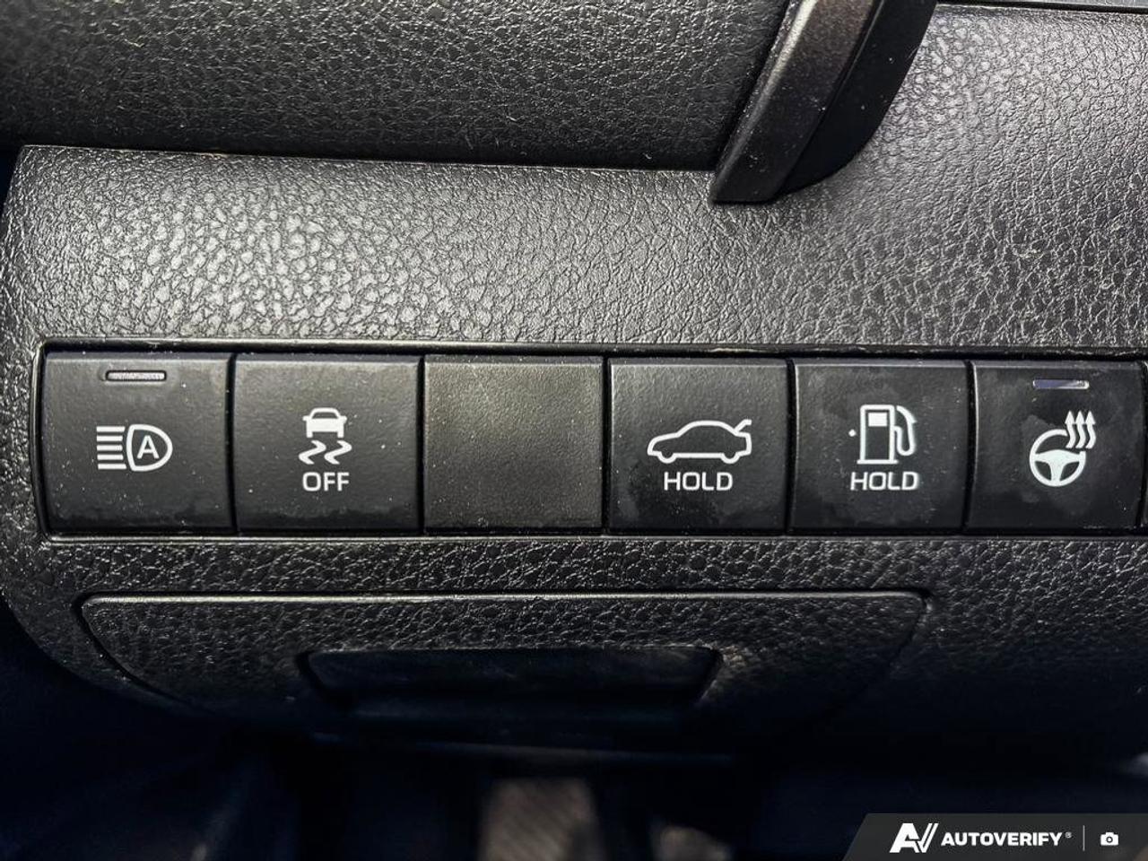 2022 Toyota Camry SE   Heated Seats   Apple CarPlay   Leather Seats Photo