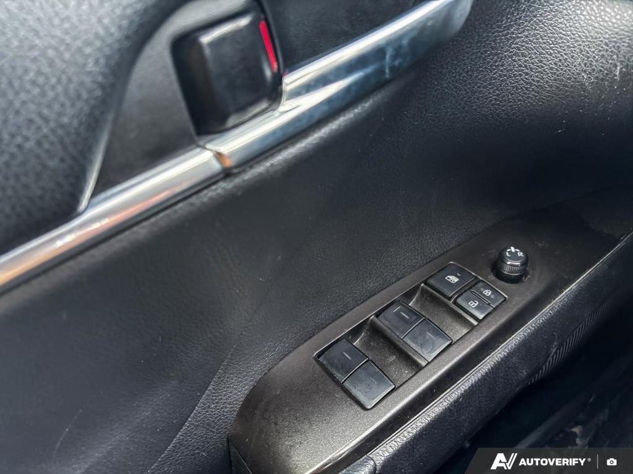 2022 Toyota Camry SE   Heated Seats   Apple CarPlay   Leather Seats Photo