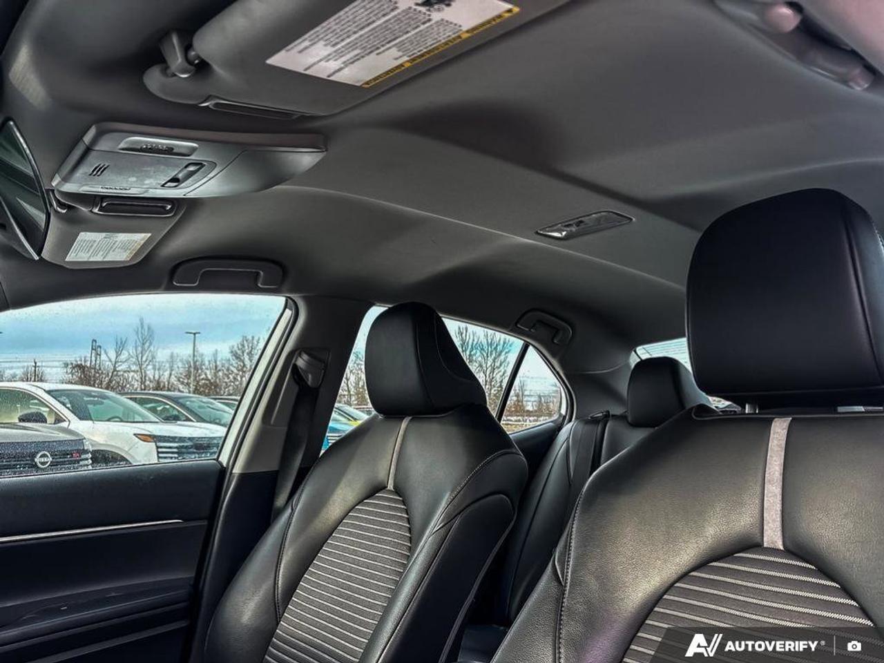 2022 Toyota Camry SE   Heated Seats   Apple CarPlay   Leather Seats Photo