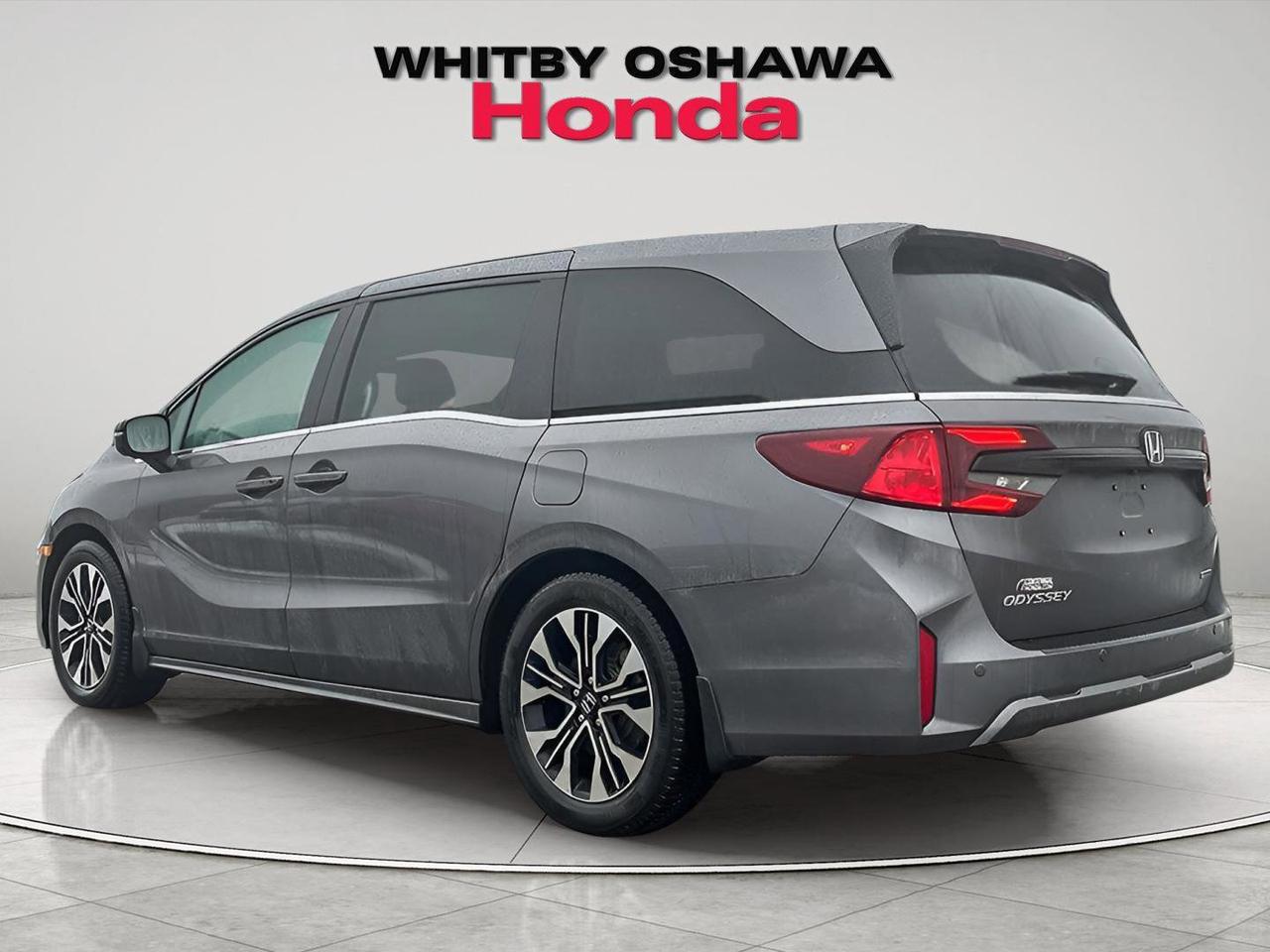 2025 Honda Odyssey Touring Photo2
