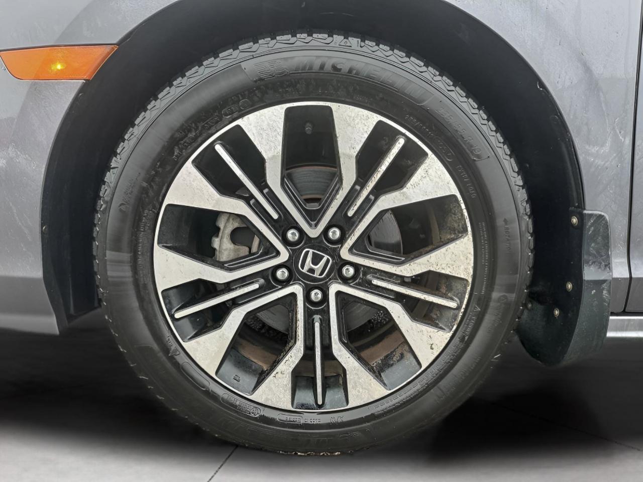 2025 Honda Odyssey Touring Photo