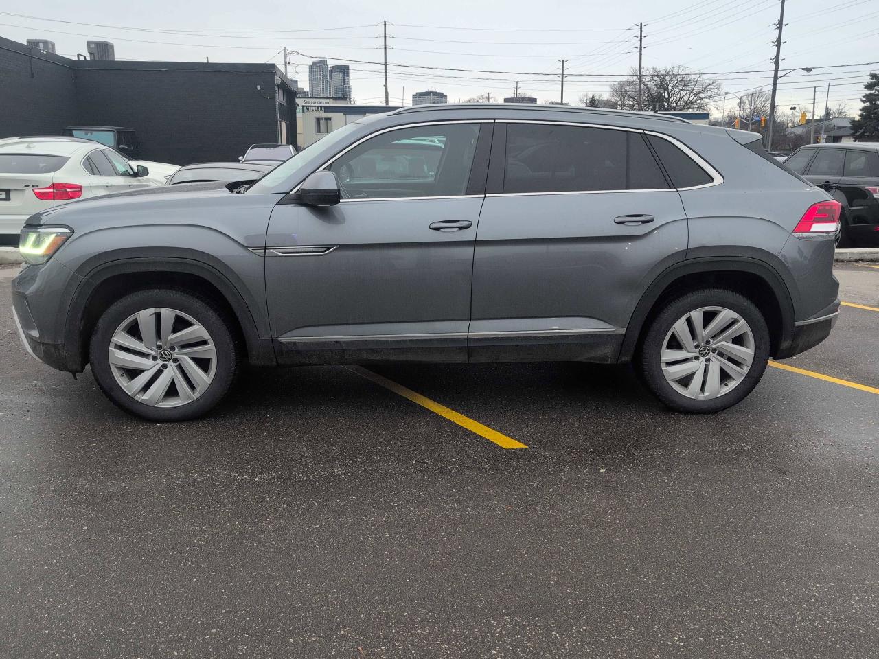 2021 Volkswagen Atlas Cross Sport Highline Photo2