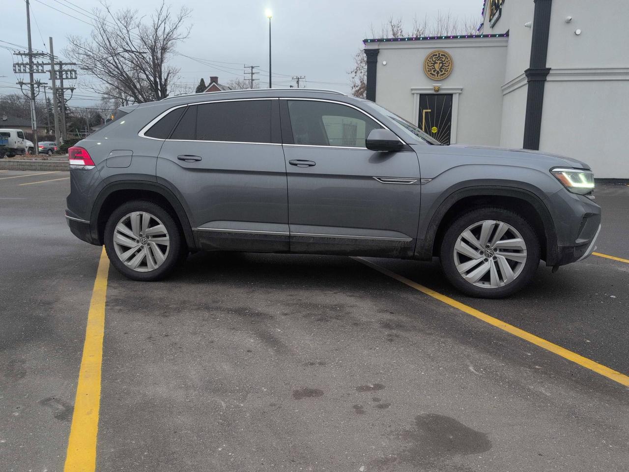 2021 Volkswagen Atlas Cross Sport Highline Photo