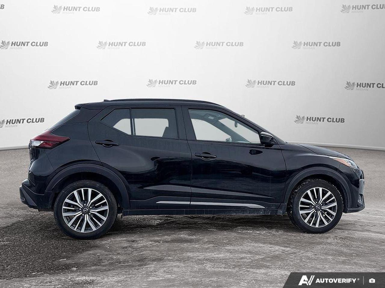 2024 Nissan Kicks SR   Heated Seats   Apple CarPlay   Heated Steerin Photo