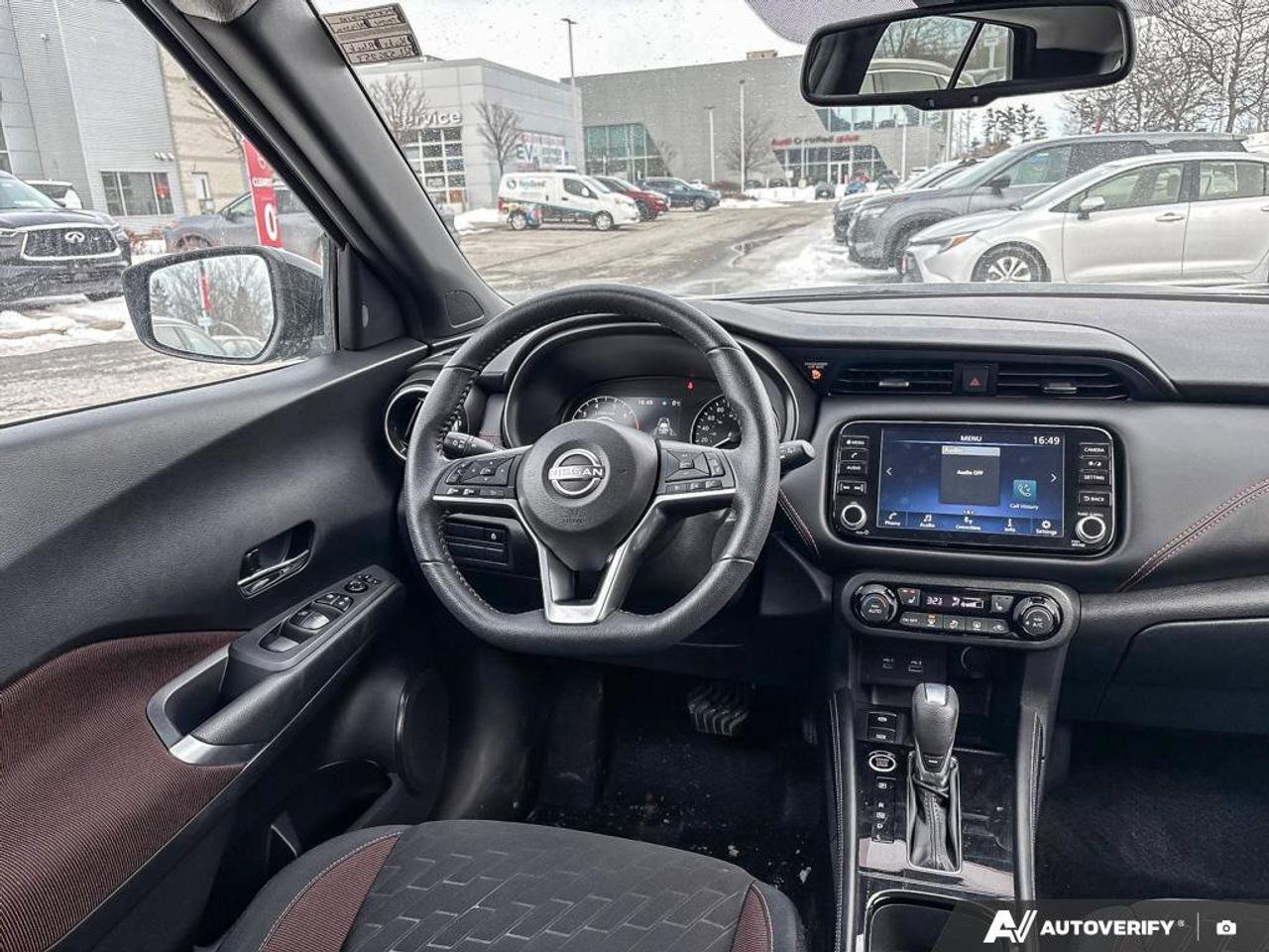 2024 Nissan Kicks SR   Heated Seats   Apple CarPlay   Heated Steerin Photo