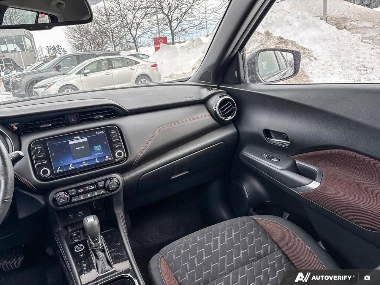 2024 Nissan Kicks SR   Heated Seats   Apple CarPlay   Heated Steerin Photo