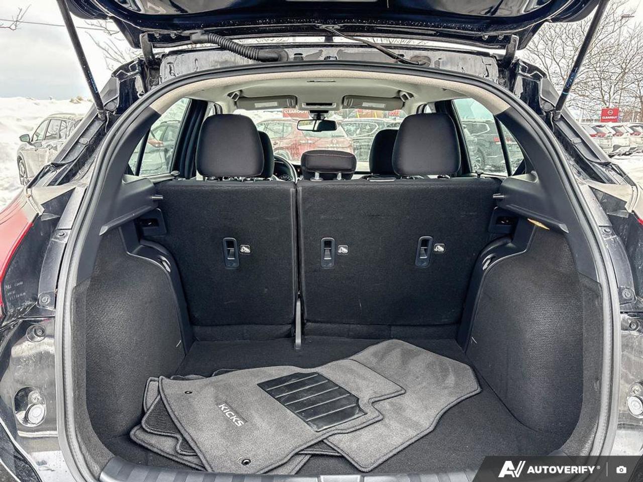 2024 Nissan Kicks SR   Heated Seats   Apple CarPlay   Heated Steerin Photo