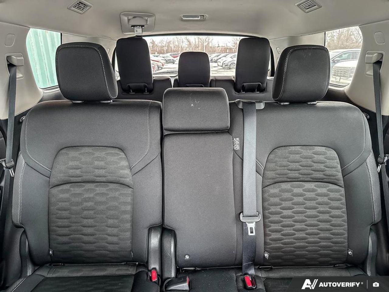 2025 Nissan Pathfinder S Photo