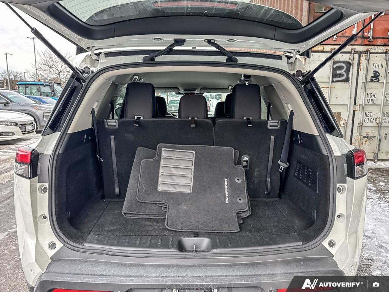 2025 Nissan Pathfinder S Photo