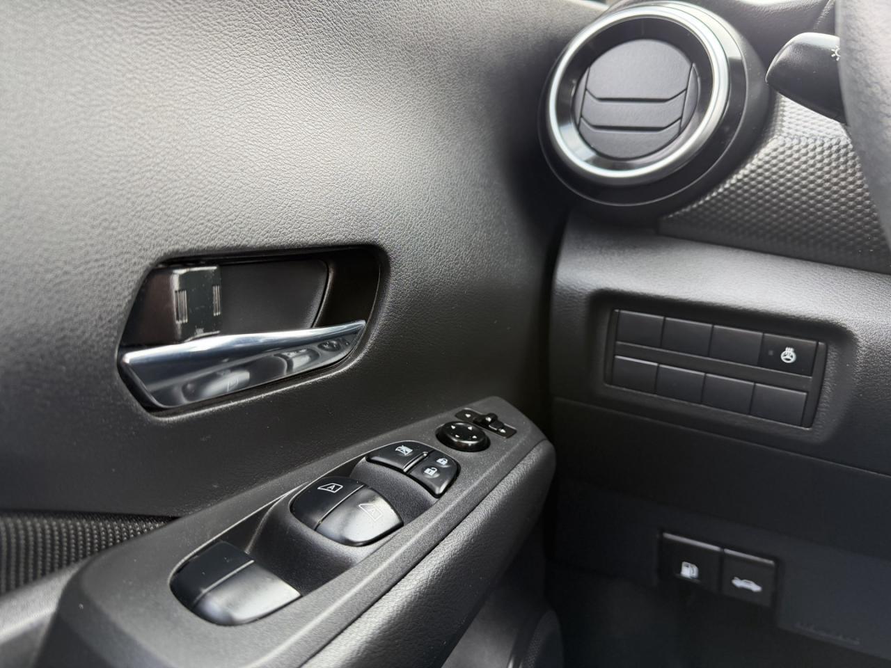 2021 Nissan Kicks SV FWD Photo