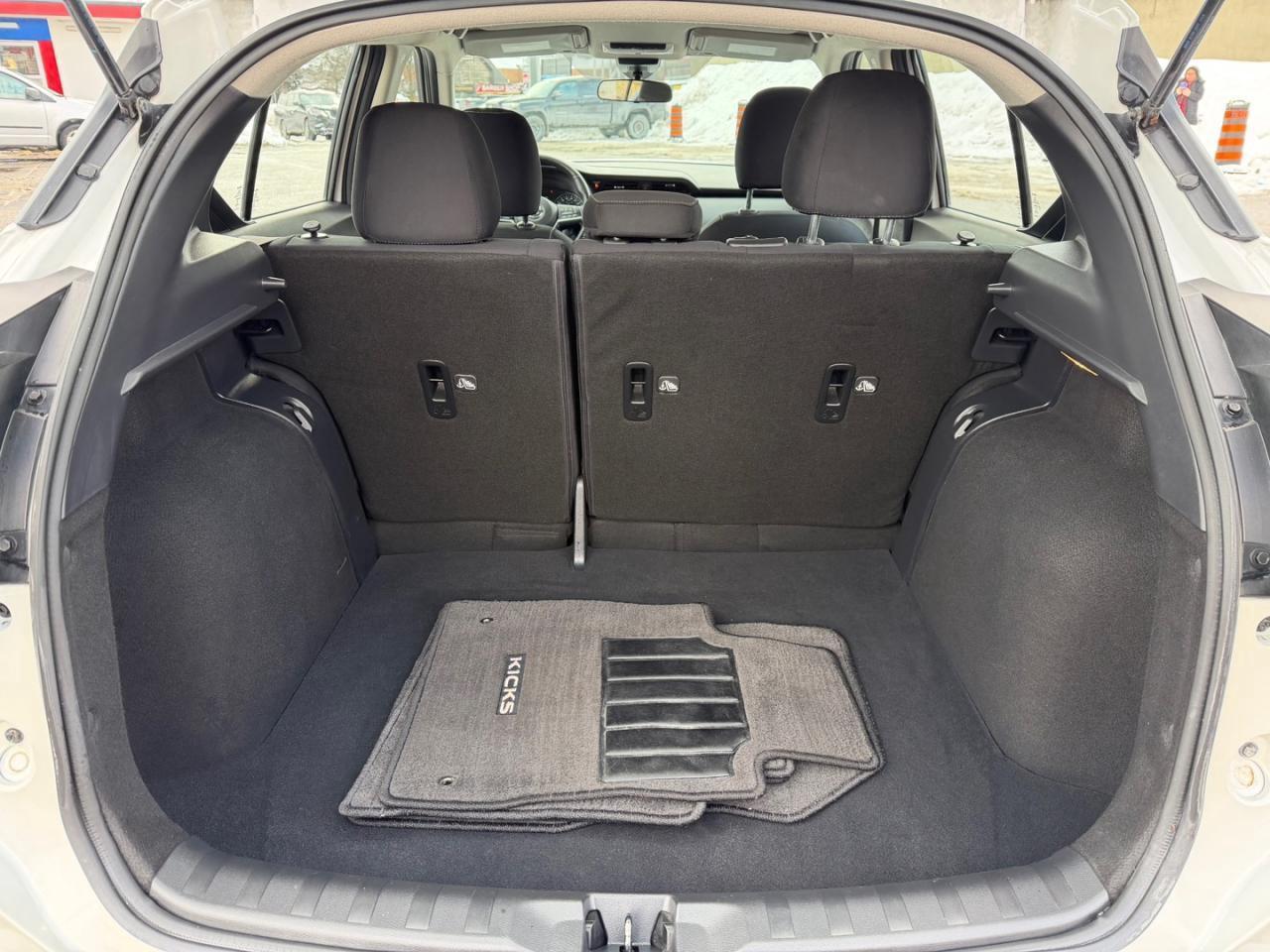 2021 Nissan Kicks SV FWD Photo
