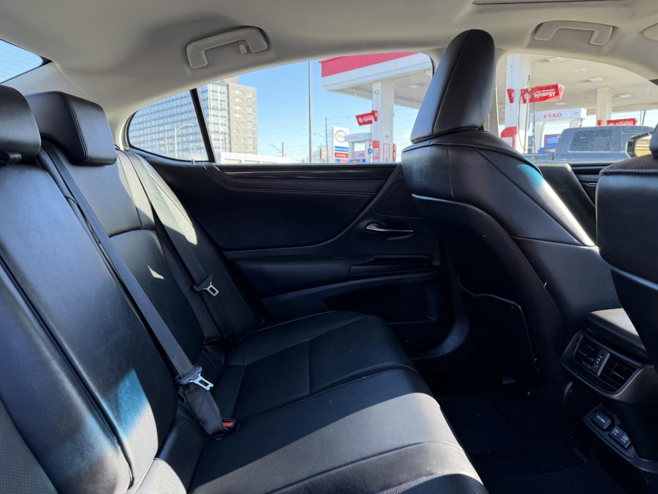 2019 Lexus ES 300 h Sedan Photo