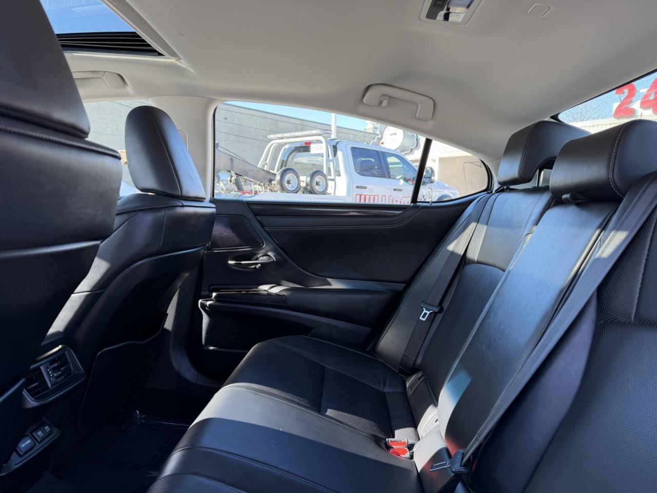 2019 Lexus ES 300 h Sedan Photo