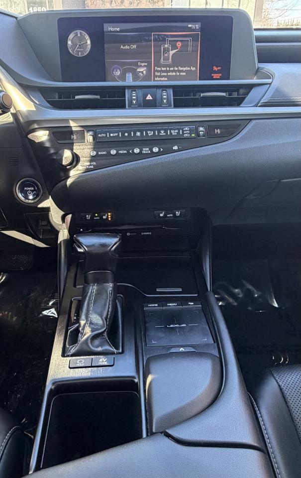 2019 Lexus ES 300 h Sedan Photo