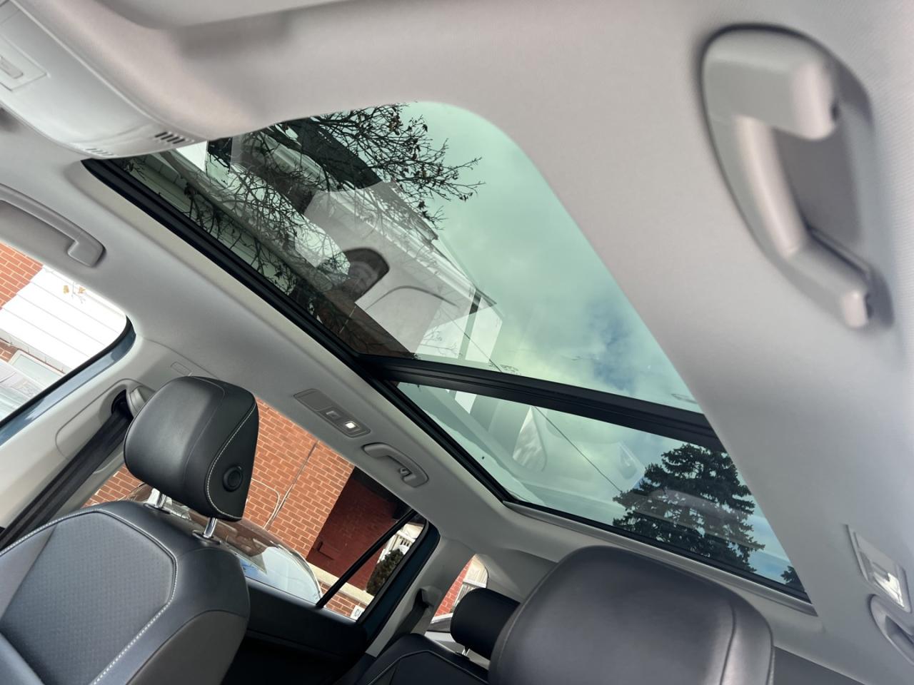 2021 Volkswagen Tiguan Comfortline 4Motion *One Owner/nav/Sunrf Photo