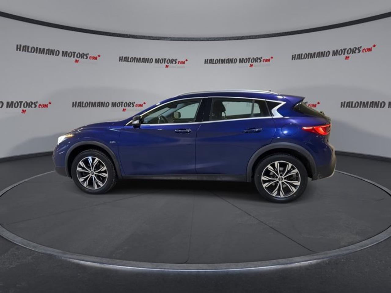 2018 Infiniti QX30 AWD | Leather Seats | Panoramic Roof Photo