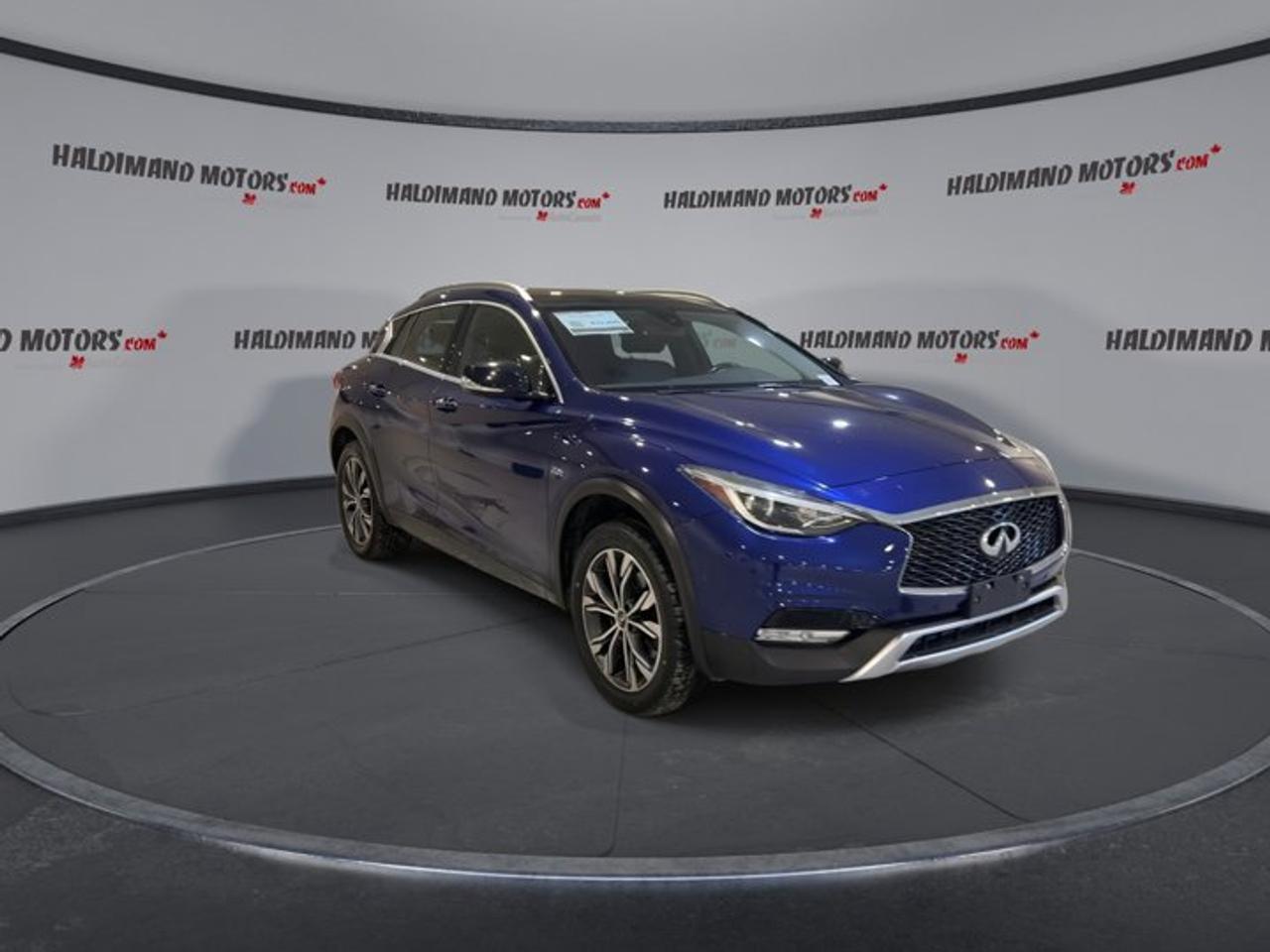 2018 Infiniti QX30 AWD | Leather Seats | Panoramic Roof Photo