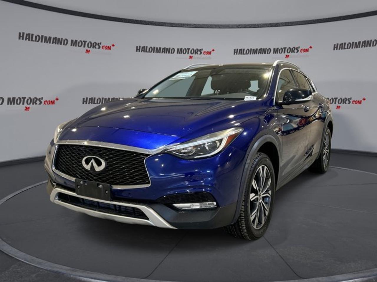 2018 Infiniti QX30 AWD | Leather Seats | Panoramic Roof Photo0