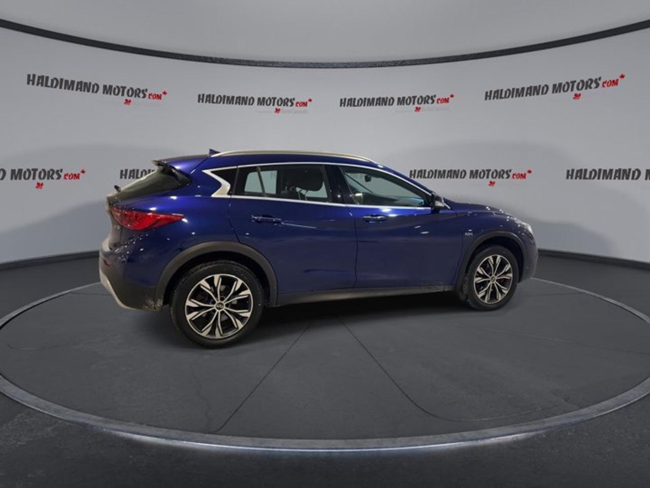 2018 Infiniti QX30 AWD | Leather Seats | Panoramic Roof Photo