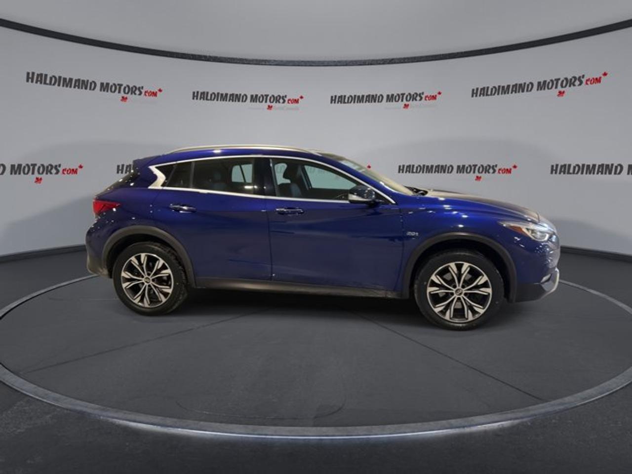 2018 Infiniti QX30 AWD | Leather Seats | Panoramic Roof Photo