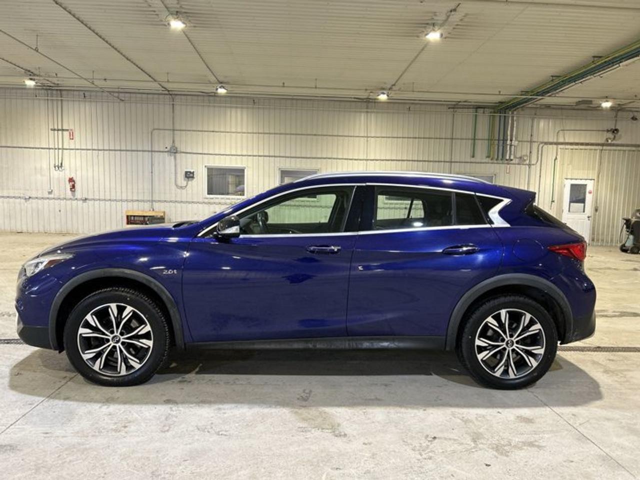 2018 Infiniti QX30 AWD | Leather Seats | Panoramic Roof Photo