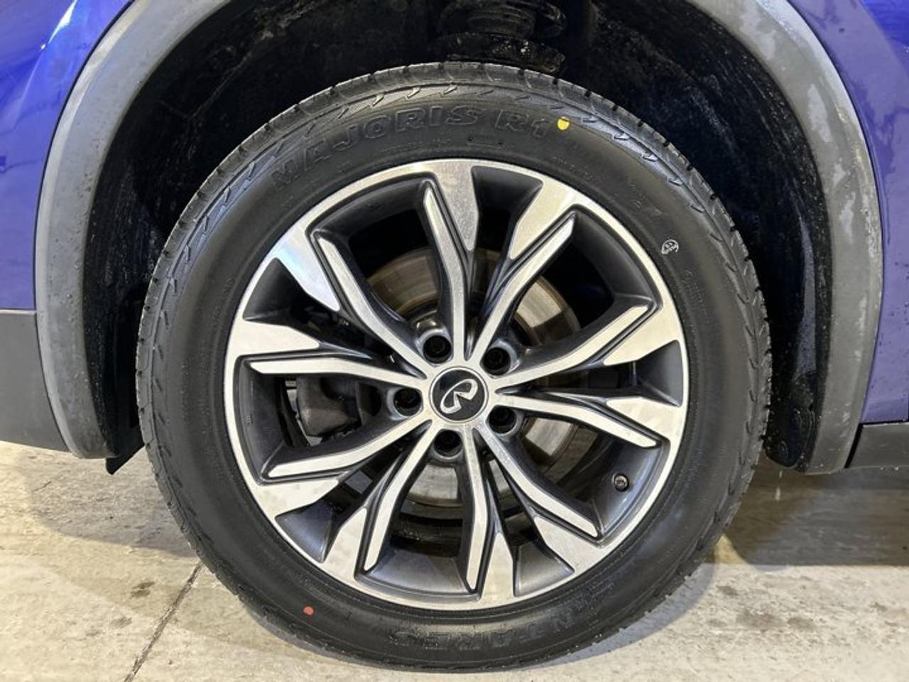 2018 Infiniti QX30 AWD | Leather Seats | Panoramic Roof Photo