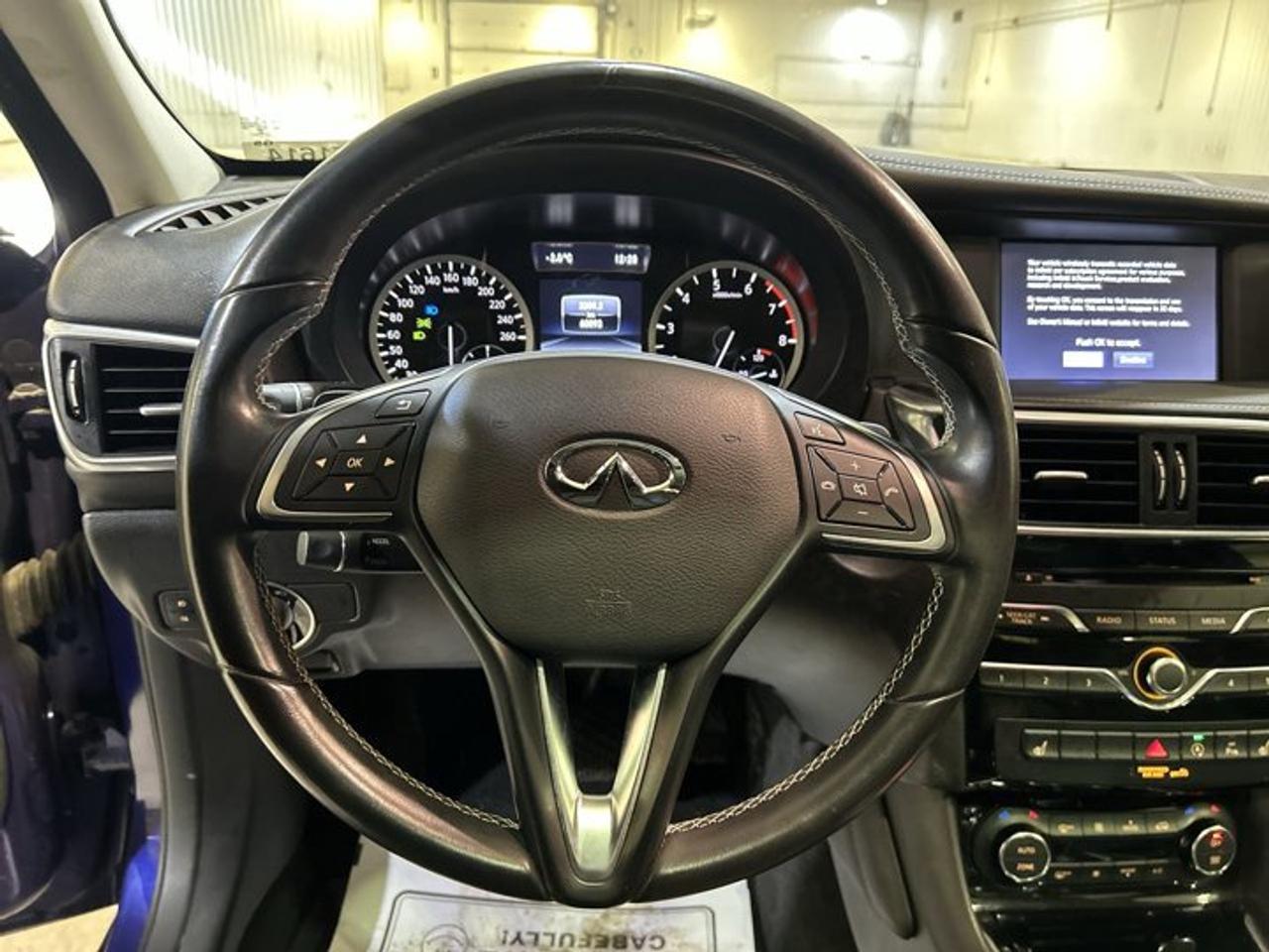 2018 Infiniti QX30 AWD | Leather Seats | Panoramic Roof Photo