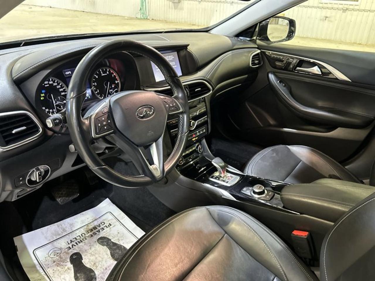 2018 Infiniti QX30 AWD | Leather Seats | Panoramic Roof Photo