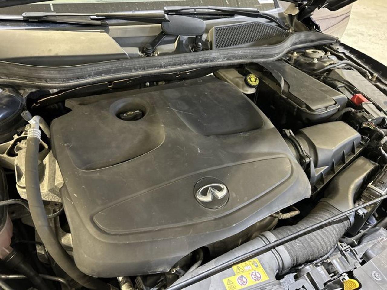 2018 Infiniti QX30 AWD | Leather Seats | Panoramic Roof Photo