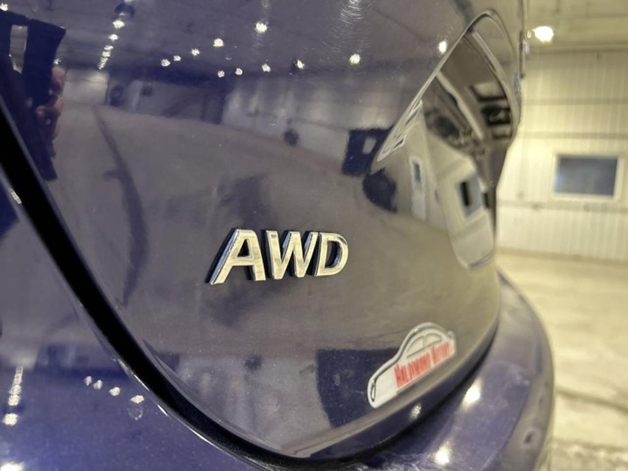 2018 Infiniti QX30 AWD | Leather Seats | Panoramic Roof Photo