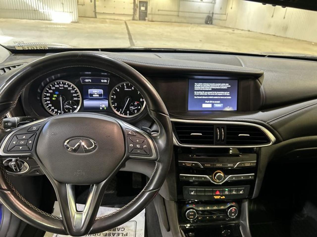 2018 Infiniti QX30 AWD | Leather Seats | Panoramic Roof Photo