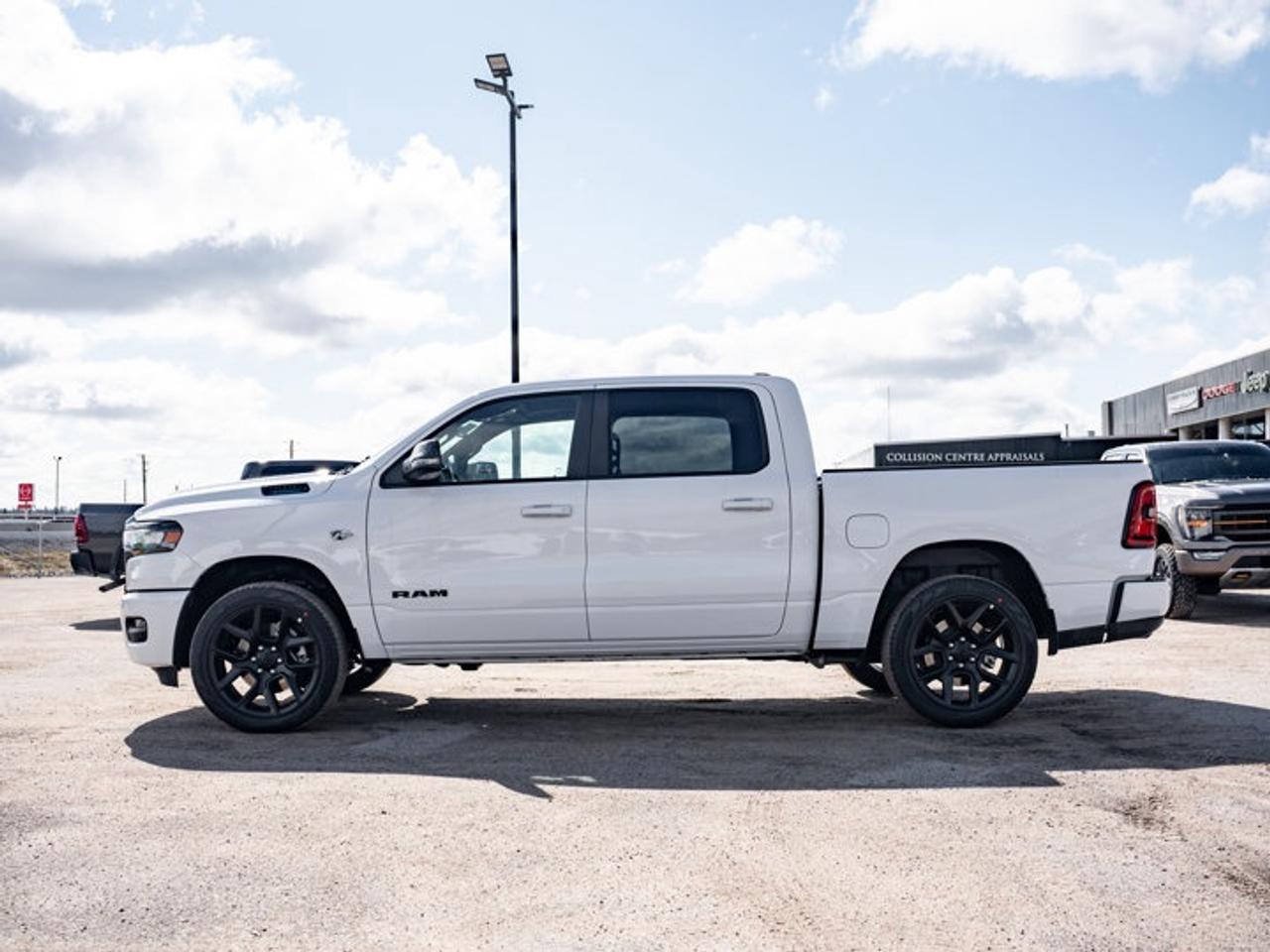 2026 RAM 1500 SPORT Photo4