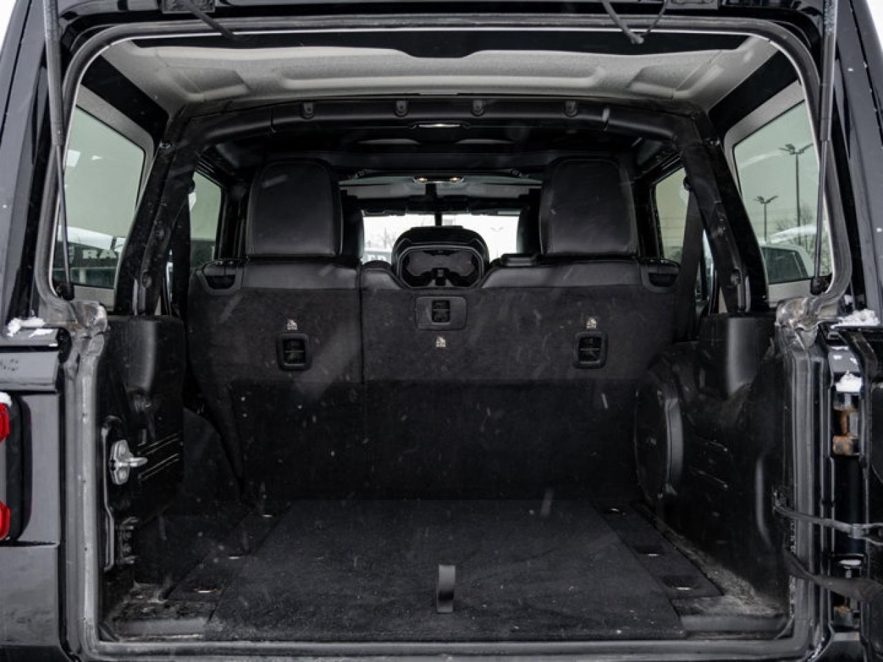 2021 Jeep Wrangler UNLIMITED ALTITUDE Photo