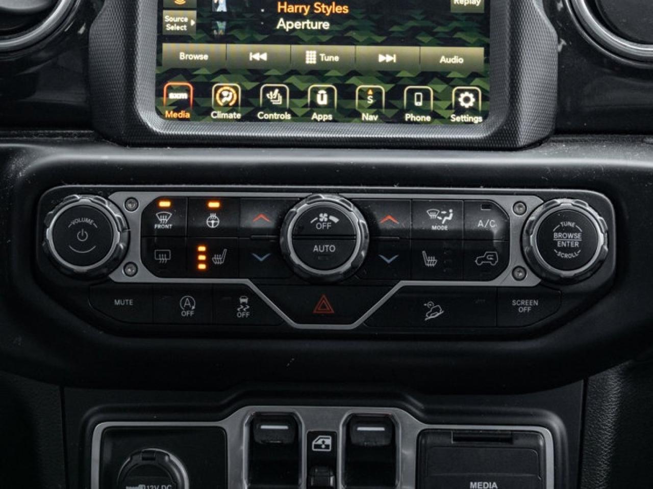 2021 Jeep Wrangler UNLIMITED ALTITUDE Photo