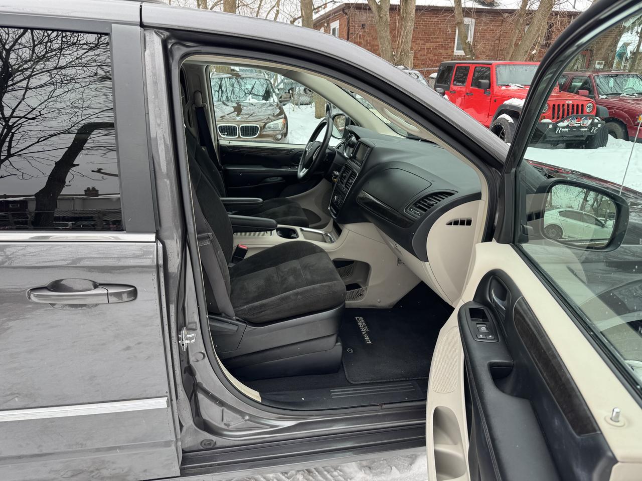 2015 Dodge Grand Caravan Crew Photo