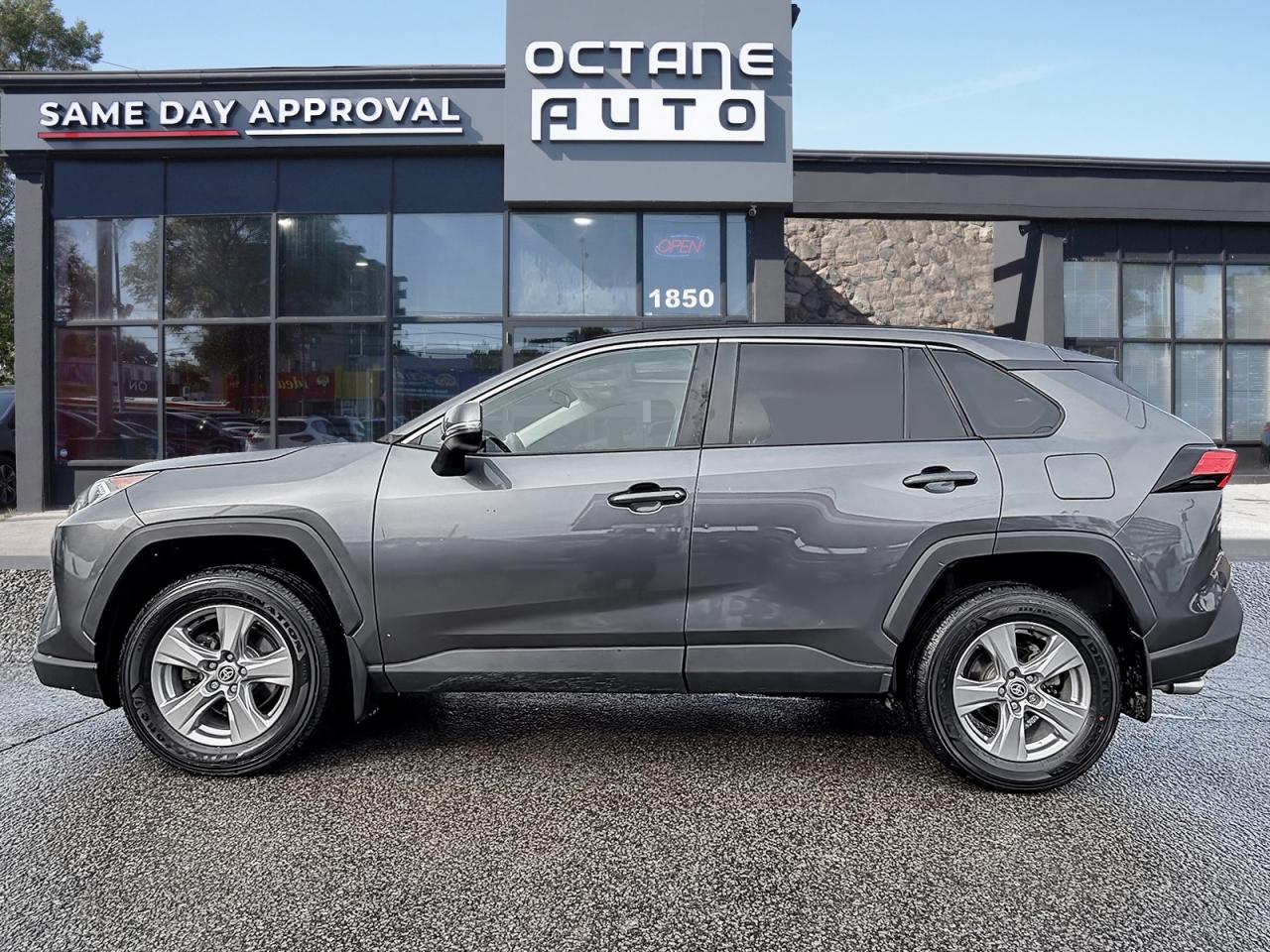 2021 Toyota RAV4 XLE Photo2