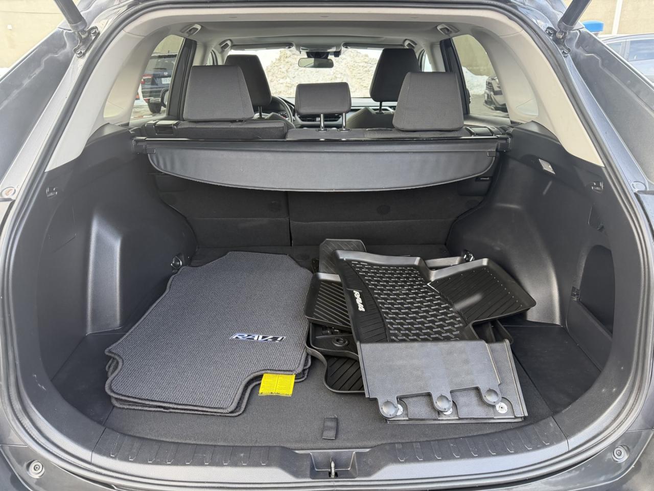 2021 Toyota RAV4 XLE Photo