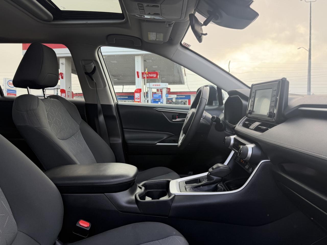 2021 Toyota RAV4 XLE Photo