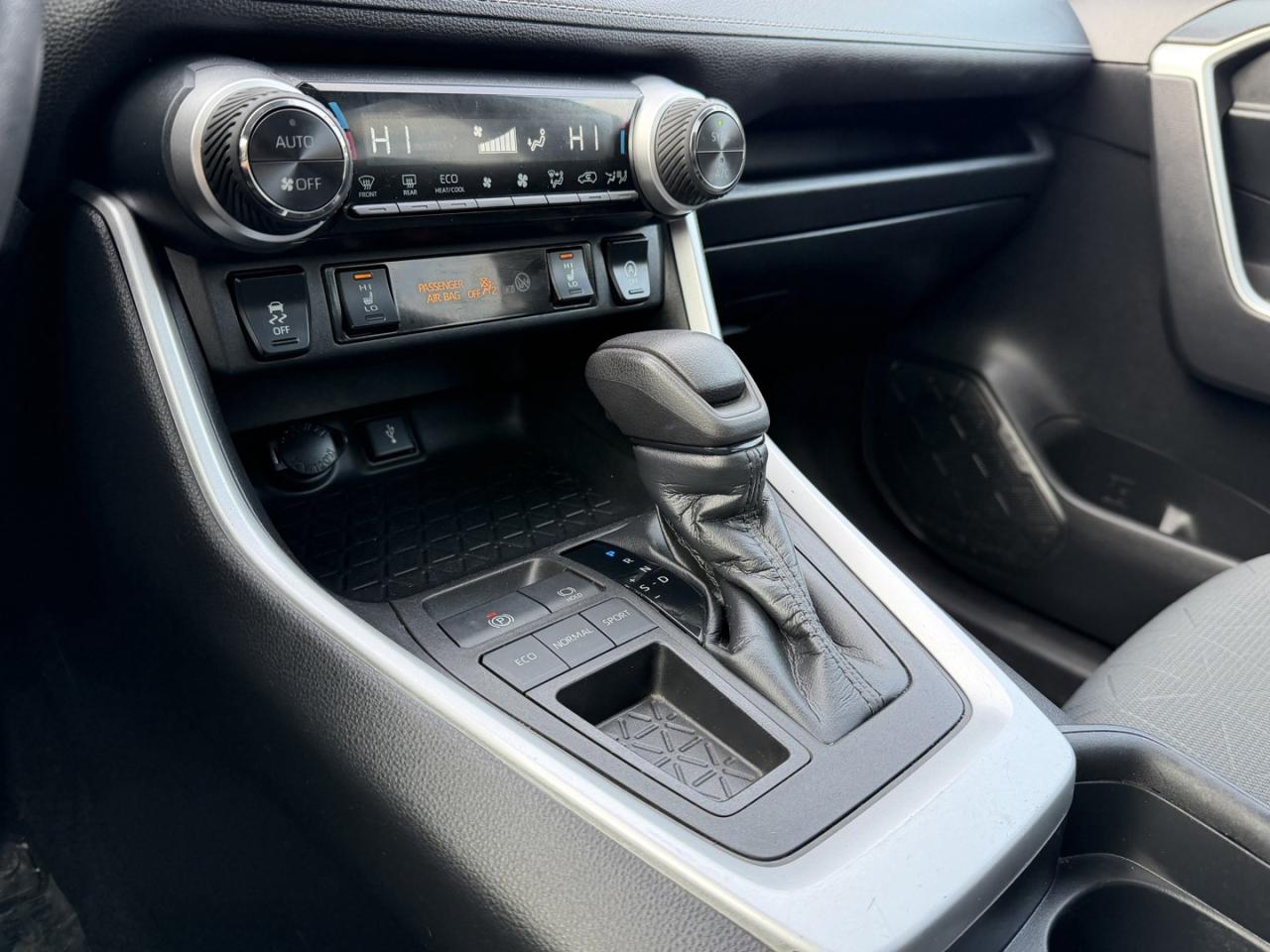 2021 Toyota RAV4 XLE Photo