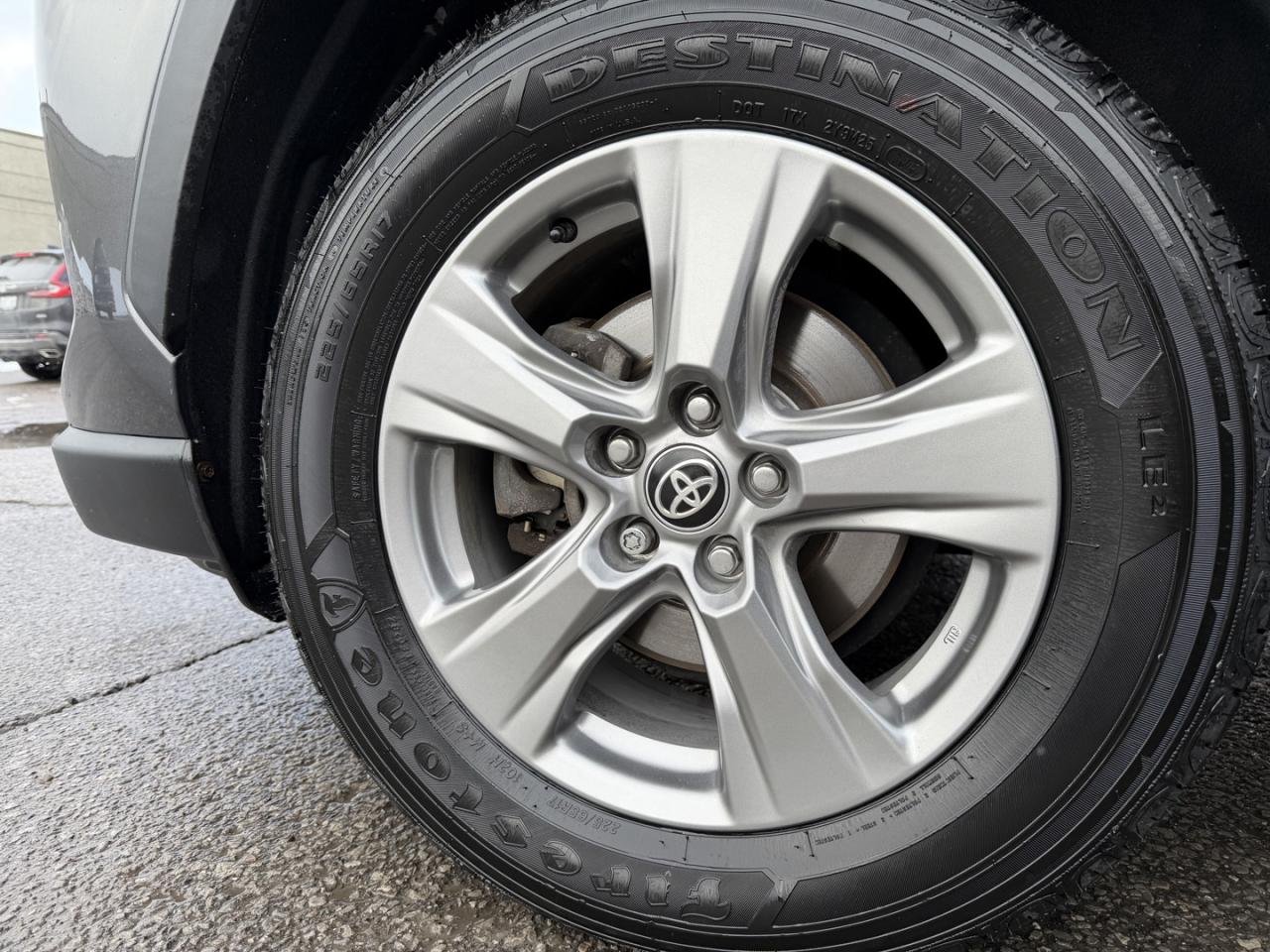 2021 Toyota RAV4 XLE Photo