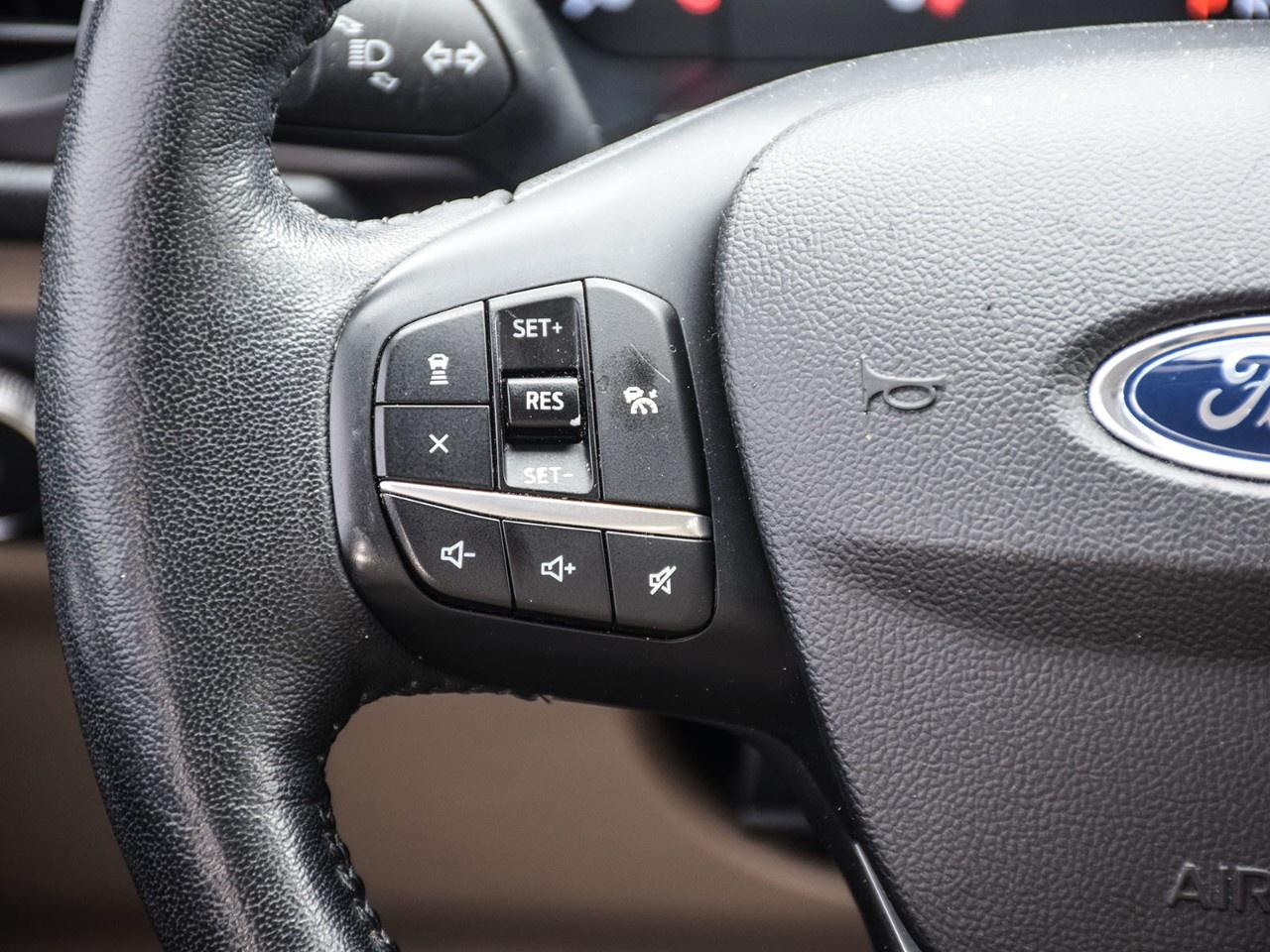 2020 Ford Escape SEL AWD Photo